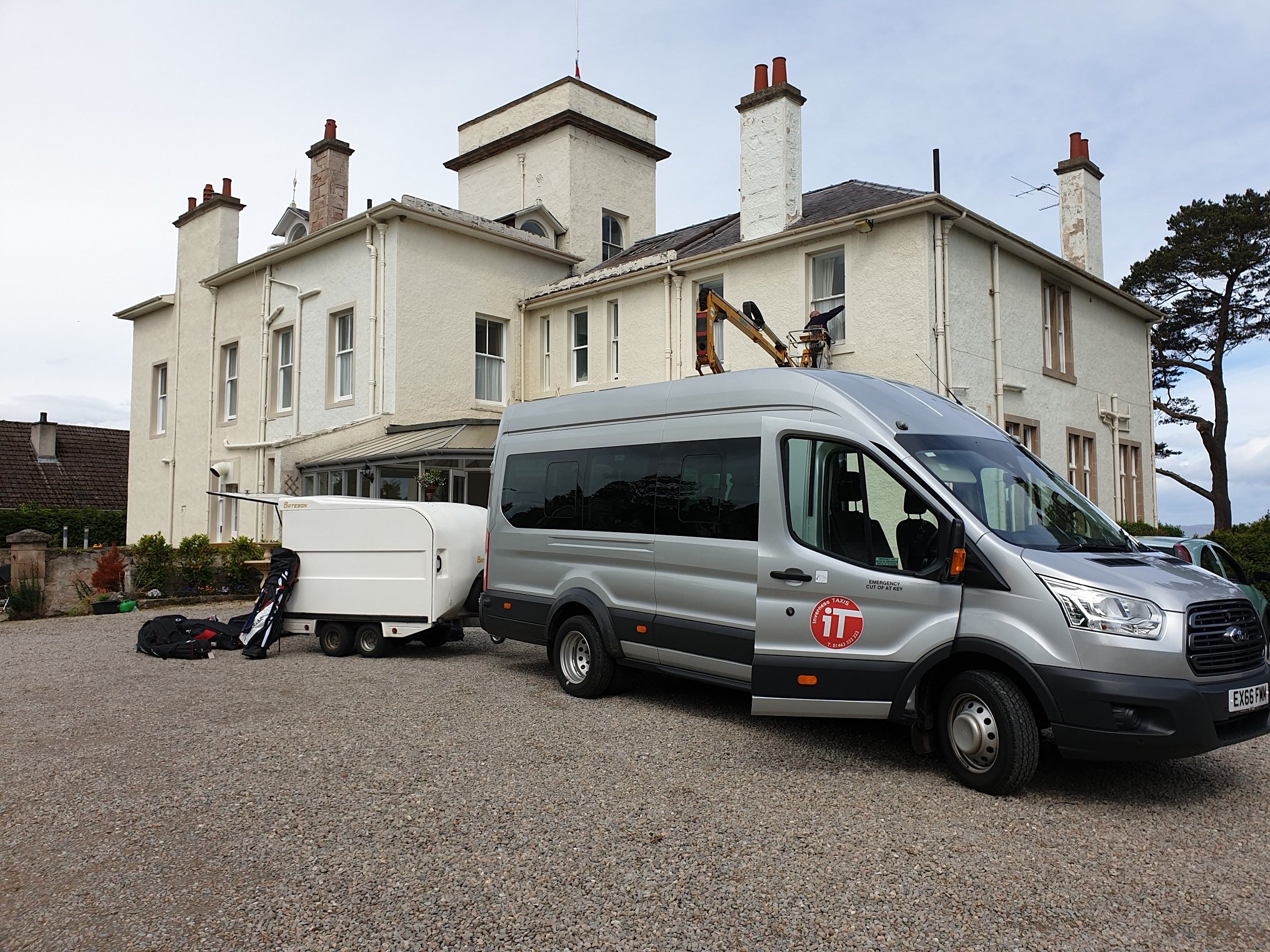 Minibus Hire in Inverness Inverness Taxi